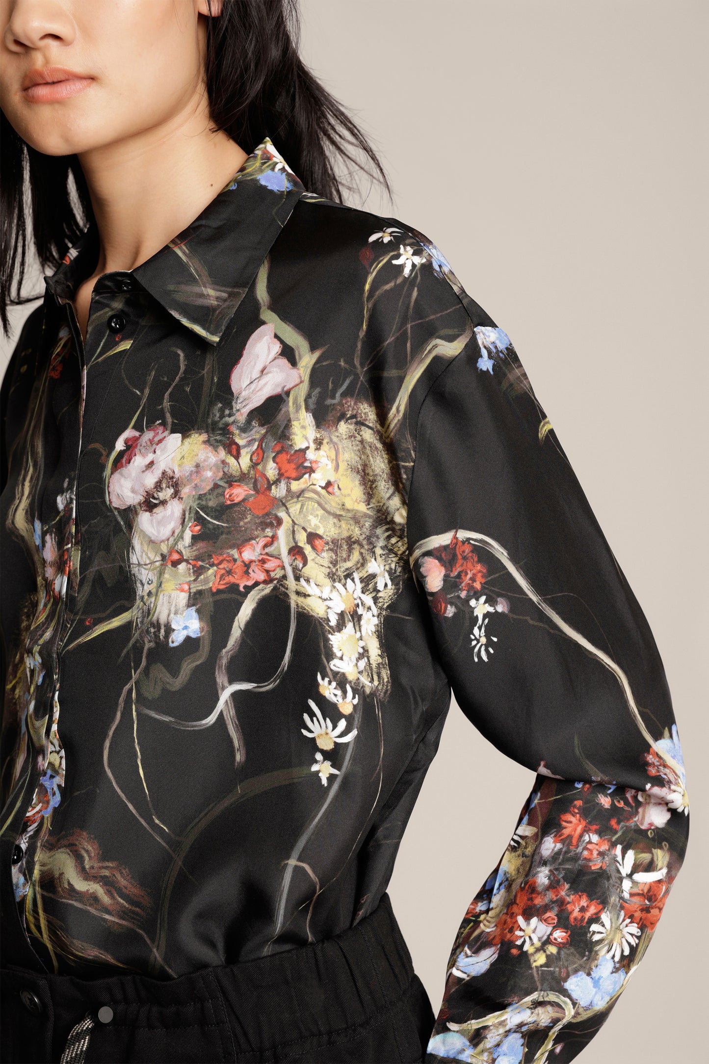 ASEIA SILK SHORT TOP - BLACK