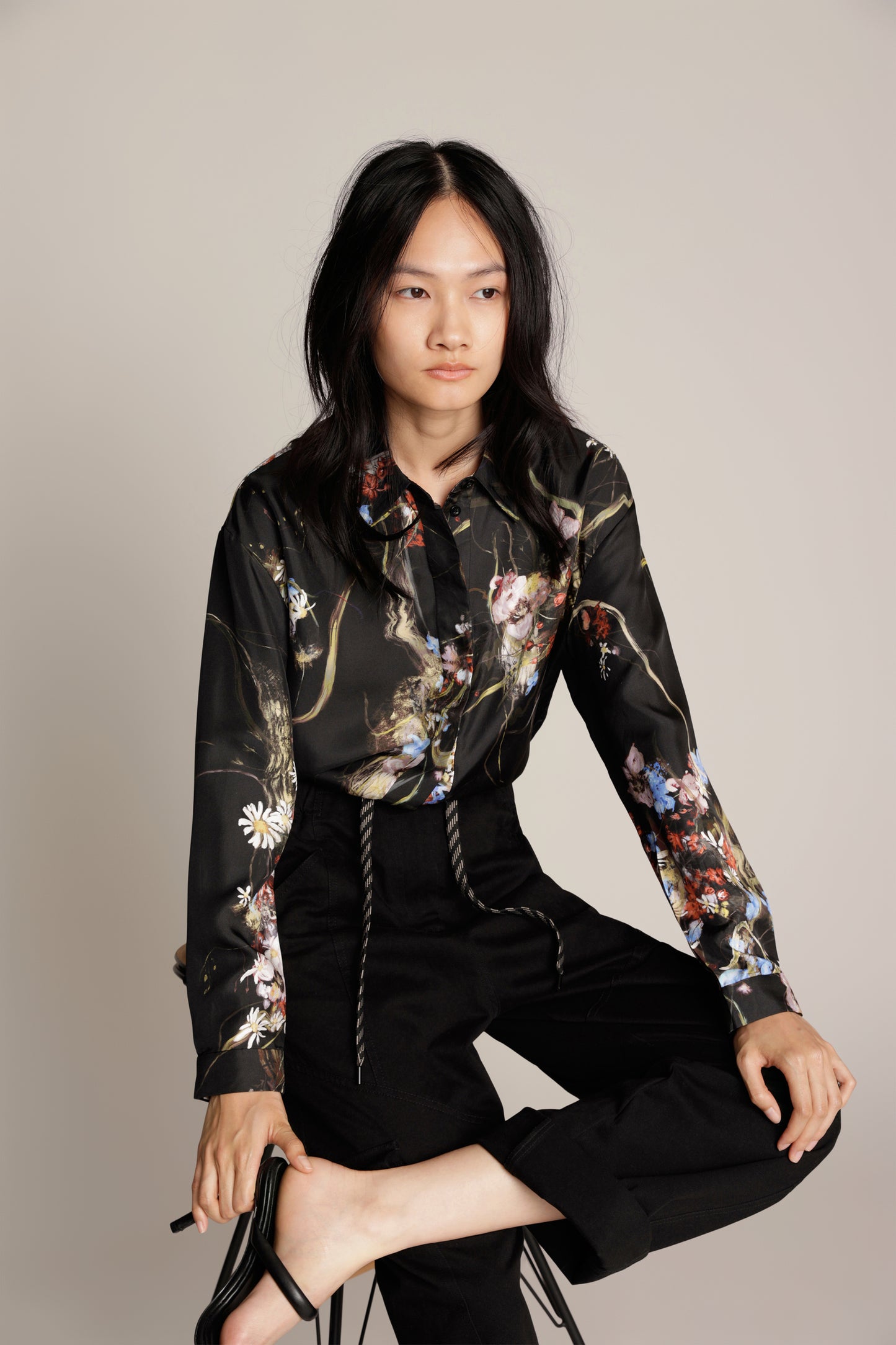 ASEIA SILK SHORT TOP - BLACK